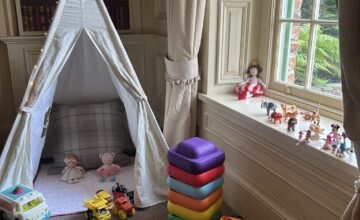Cliff of Lyons, wedding childcare
